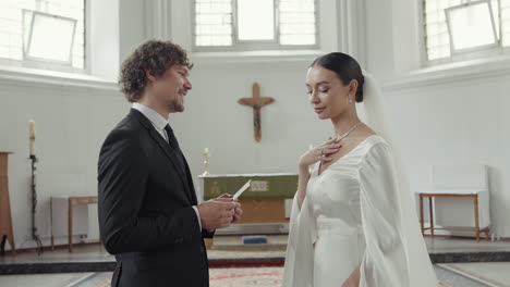 ceremonia de bodas en una iglesia