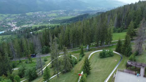 Teleférico-De-La-Cordillera-De-Gubałówka-Cerca-De-Las-Montañas-Polacas-Tatry