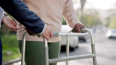 Mano,-Ancianos-Y-Pacientes-Pidiendo-Ayuda-Con-El-Andador