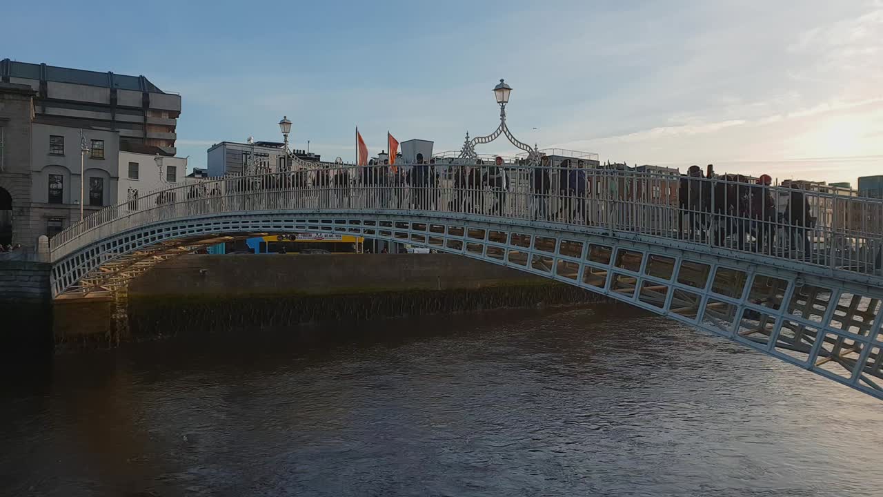 더블린 의 가장 상징적 인 랜드마크 - 하 페니 다리