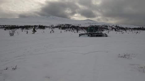 Trail-Grooming-Snowcat-Approaching-Camera-From-Right-To-Left-Screen