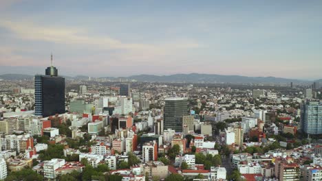 Edificio-Del-Centro-De-Comercio-Mundial-De-La-Ciudad-De-México,-Antena-Con-Espacio-De-Copia