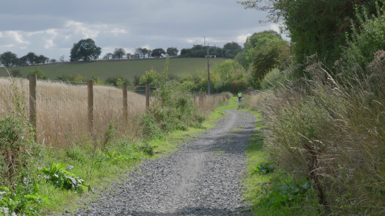 Rural path in Oakham Egleton, serene landscape, cloudy sky, peaceful afternoon