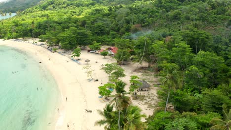 Vista-Aérea-De-La-Playa-Tropical