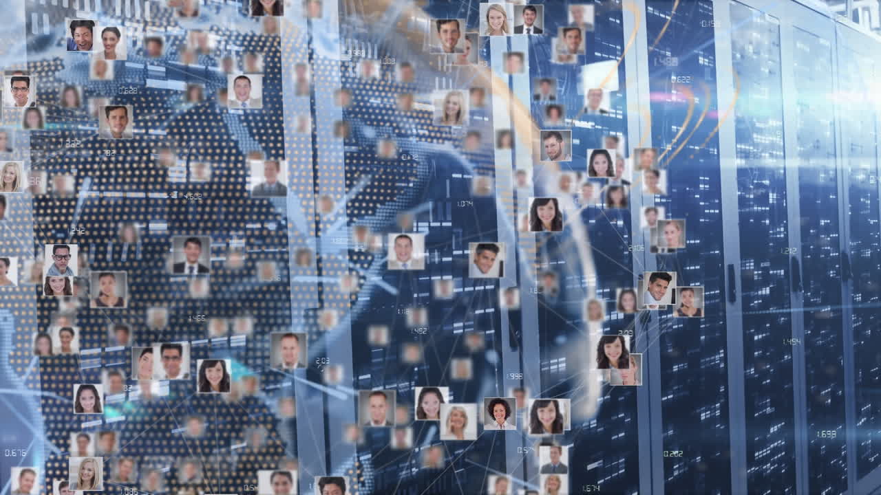 animación de iconos de personas con globo y puntos de luz sobre la sala del servidor