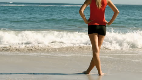 Woman-looking-at-the-sea