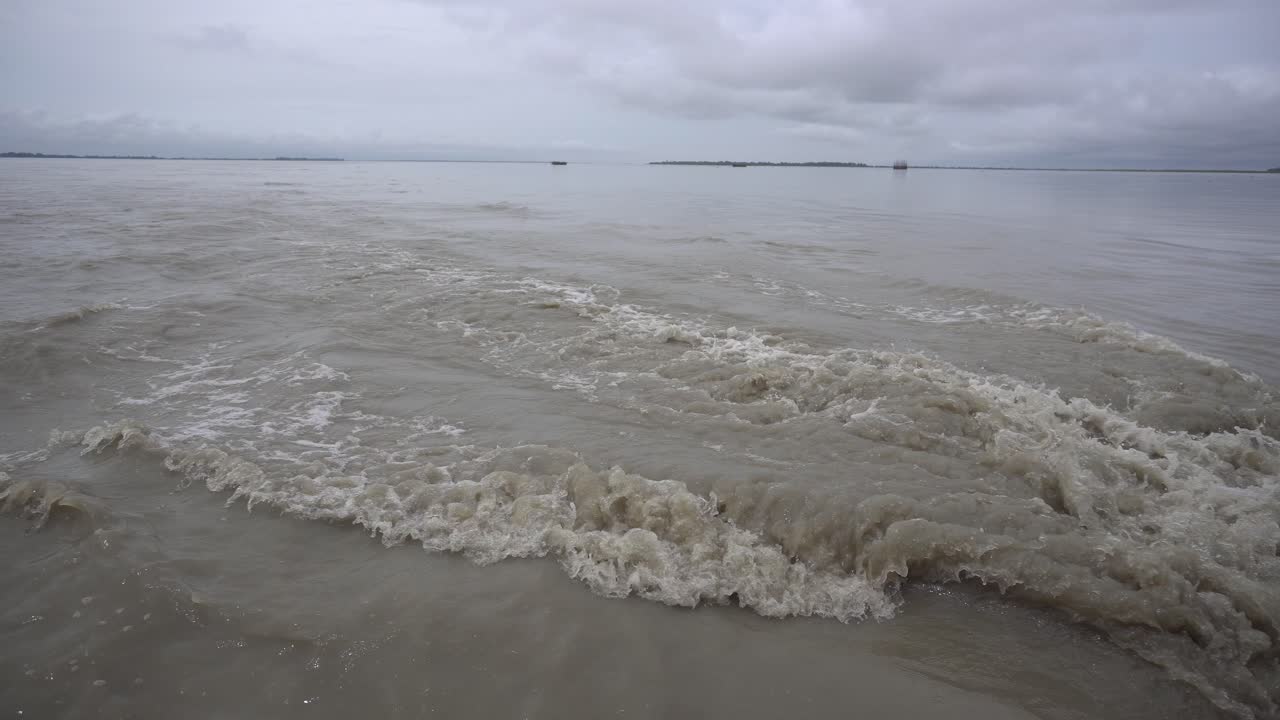 브라마푸트라 강 (brahmaputra river) 은 인도 북동부에서 가장 큰 강 중 하나입니다.