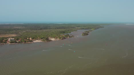 aéreo: kitesurf en el delta del río parnaiba, norte de brasil