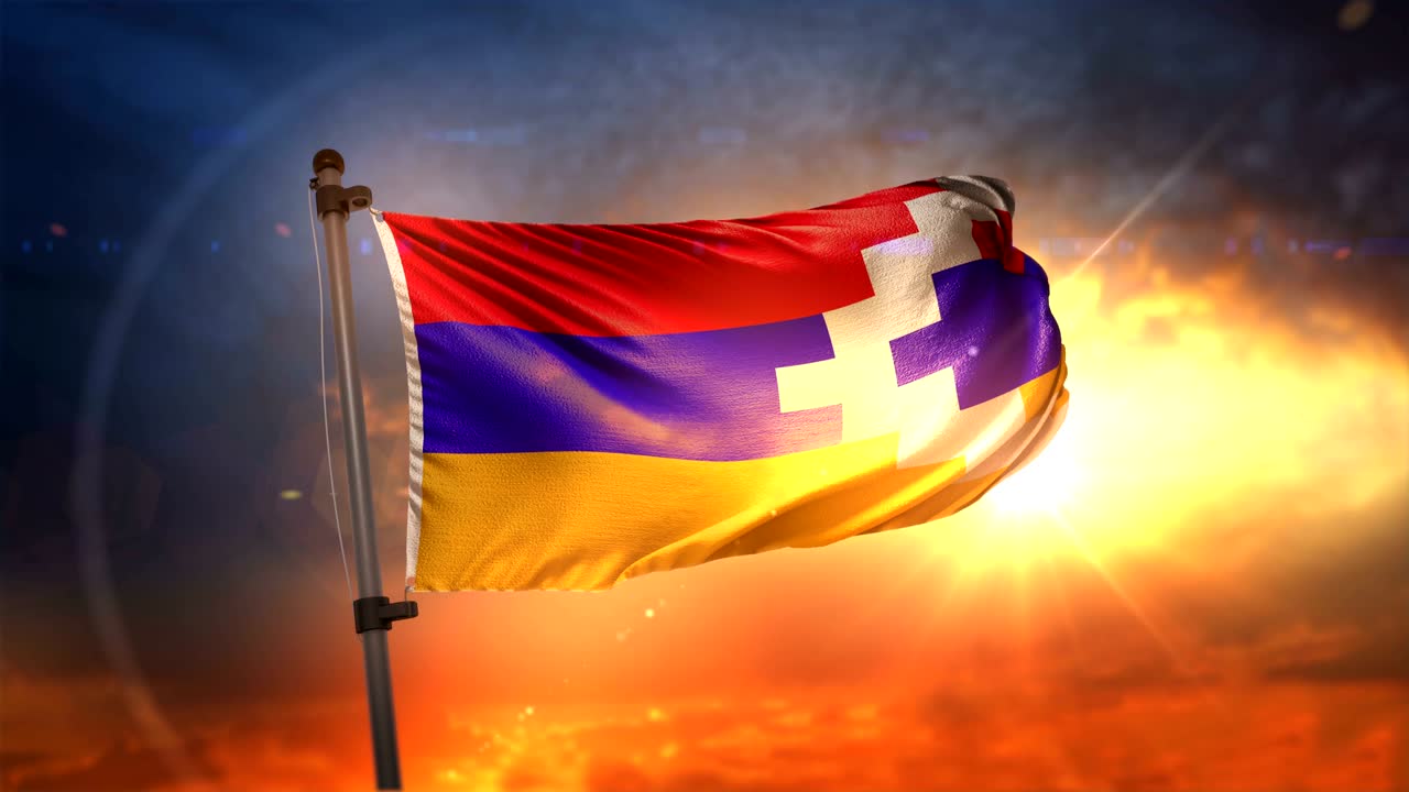 나고르노-카라바흐 공화국의 발은 아름다운 해가 뜨는 순환 속도 느린 모션 4k에서 백라이트됩니다.