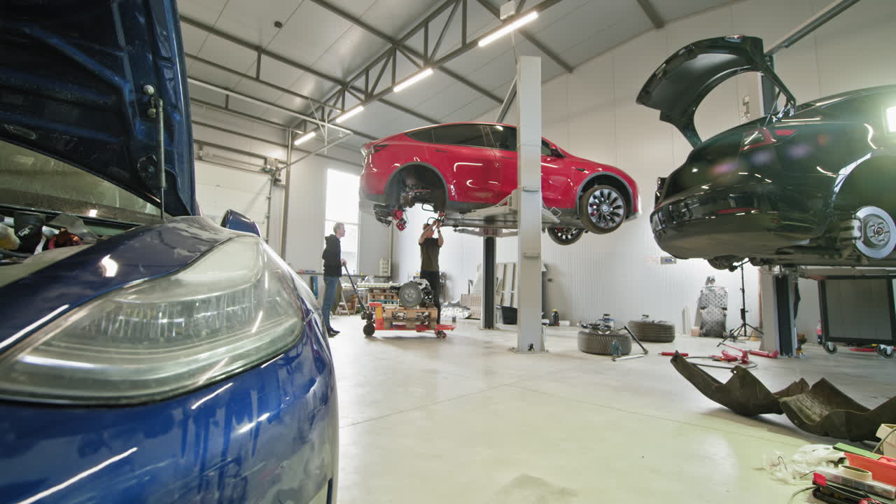 차고에서 자동차 수리