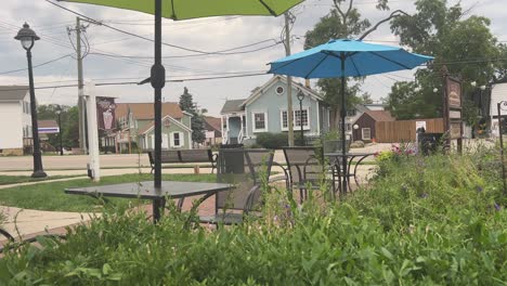 Summer-outdoors,-tables-and-chairs-with-umbrella,-reveal