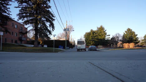 Coches-Circulando-Por-Las-Calles