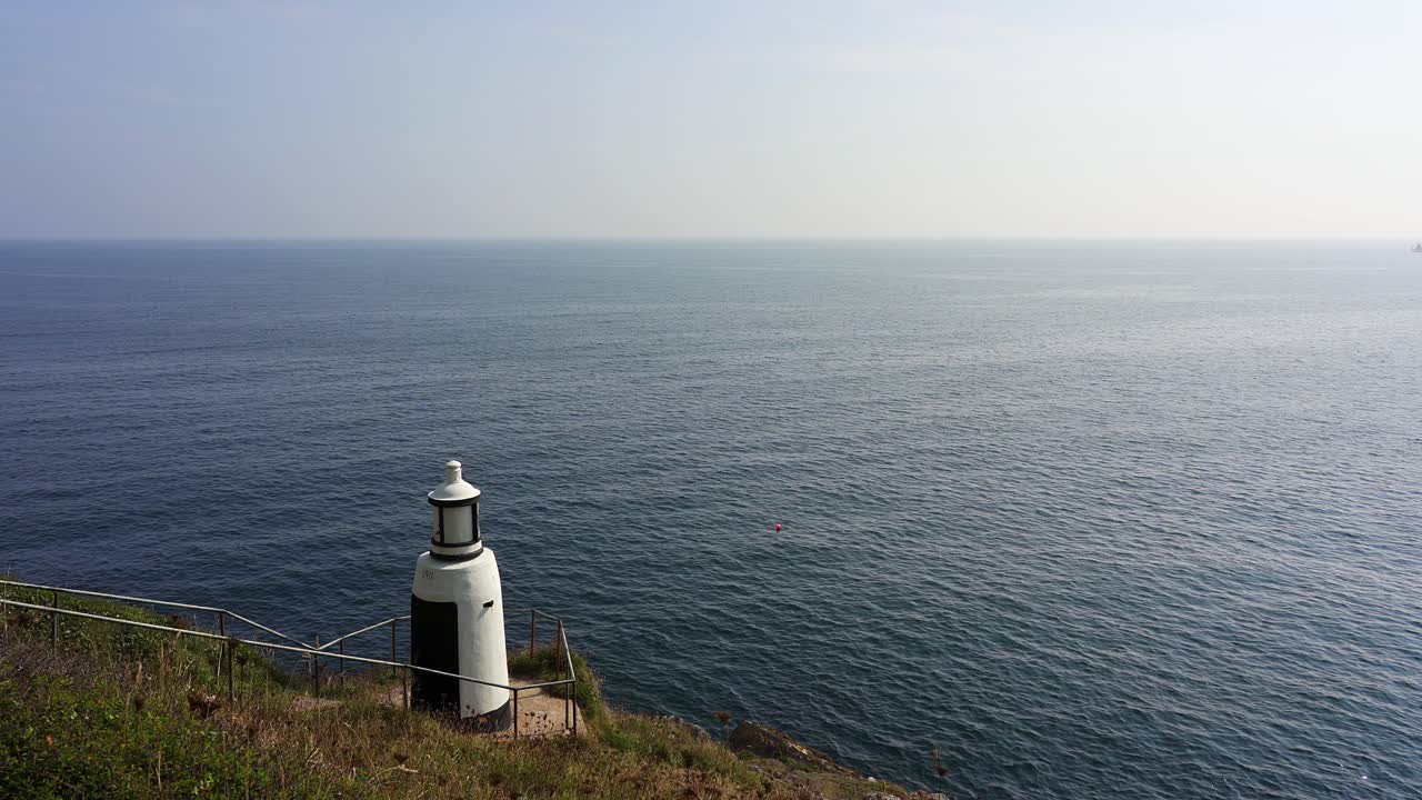 faro de spy house point, cerca de polperro en cornwall