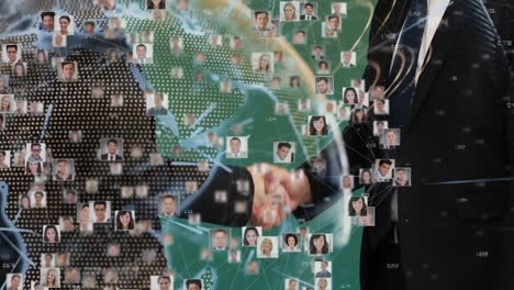animación de retratos de diversas personas sobre el apretón de manos de negocios