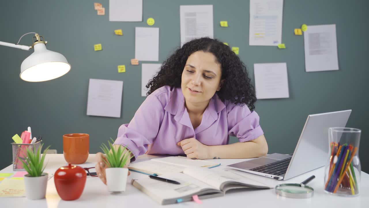 estudiante con concentración.