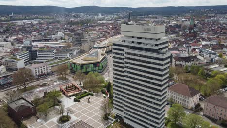 Torre-Del-Ayuntamiento,-Centro-Comercial-Y-Paisaje-Urbano-Del-Horizonte-Del-Centro-De-Kaiserslautern,-Alemania