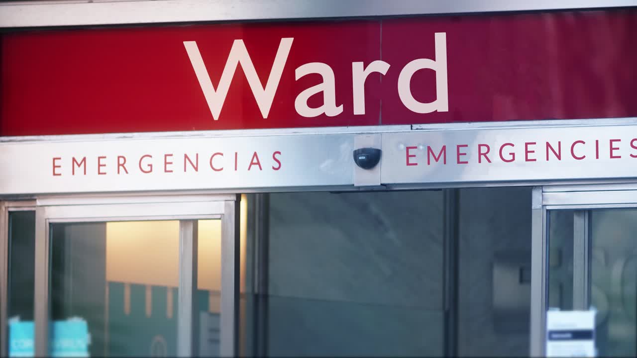 Cartello ingresso reparto ospedaliero e pronto soccorso con porte automatiche