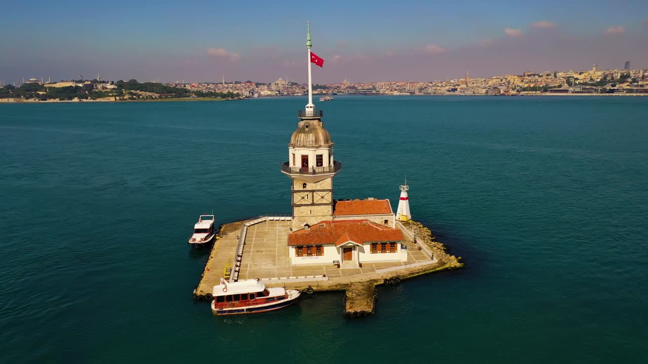 Vista aérea de la Torre de la Doncella, también conocida como Torre de Leandro, desde Estambul