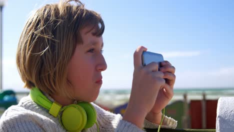 Teenagermädchen,-Das-Mit-Dem-Mobiltelefon-4k-Fotografiert