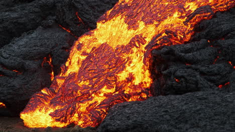 Lava-Flow-Closeup-Camera-Pan,-Iceland