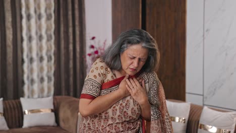 Anciana-India-Que-Sufre-Un-Ataque-Al-Corazón