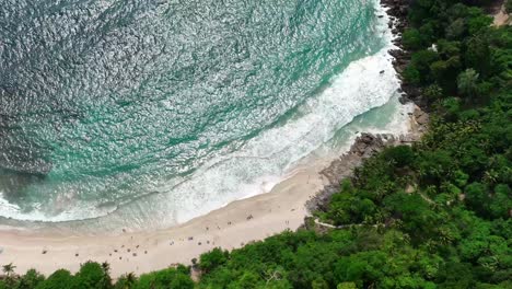 Drohnenaufnahme-Des-Freedom-Beach-In-Phuket,-Thailand