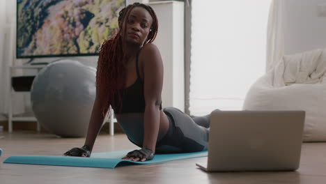 Trainer-woman-with-black-skin-practicing-fitness-position-during-yoga-morning-workout