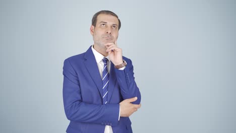 un hombre de negocios pensante se le ocurre una gran idea.