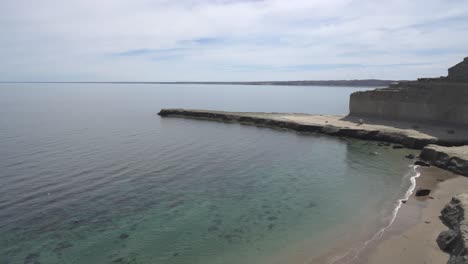 Ruhige-Küste-Bei-Port-Pyramids,-Argentinien