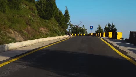 Hiperlapso-De-Una-Carretera-En-La-Cima-De-La-Montaña