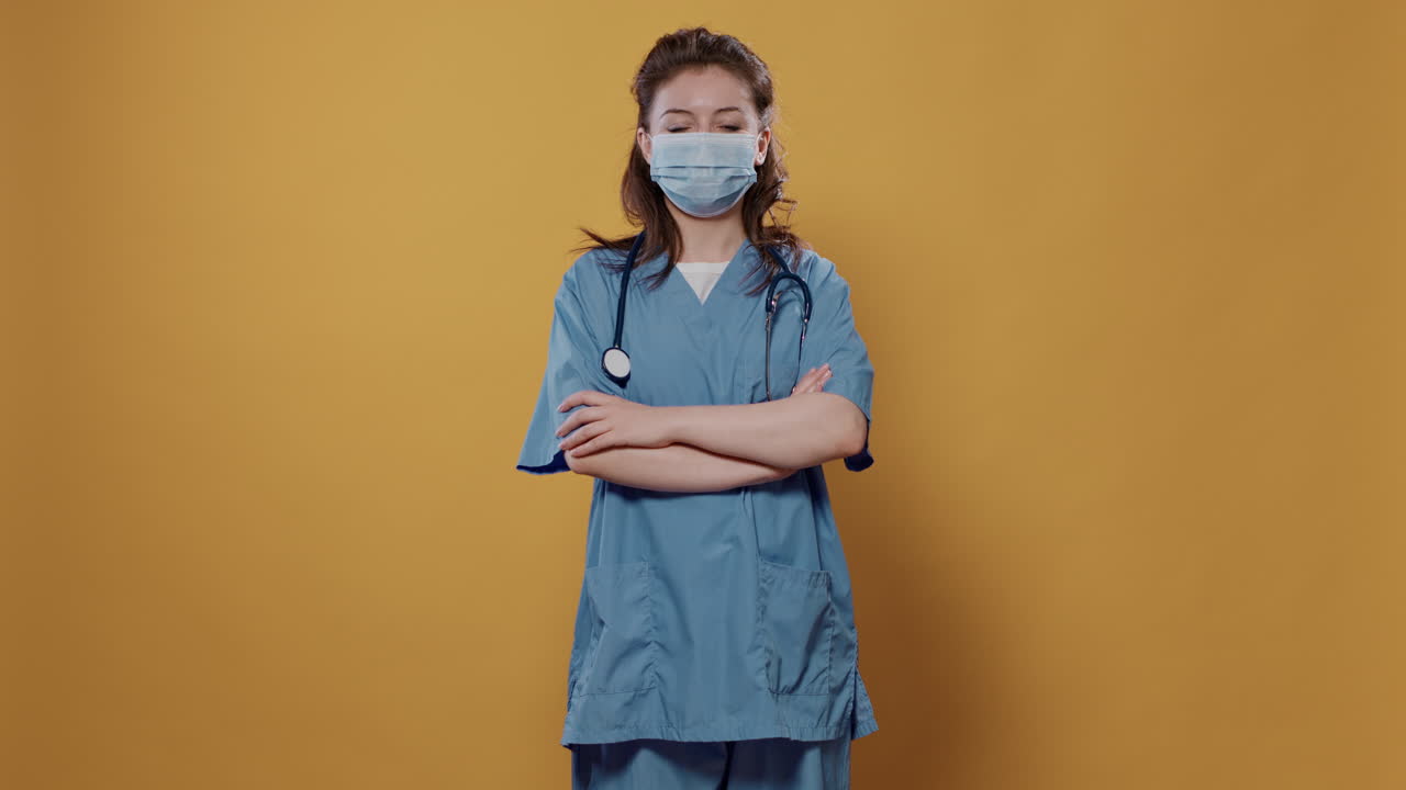 Nurse wearing a face mask