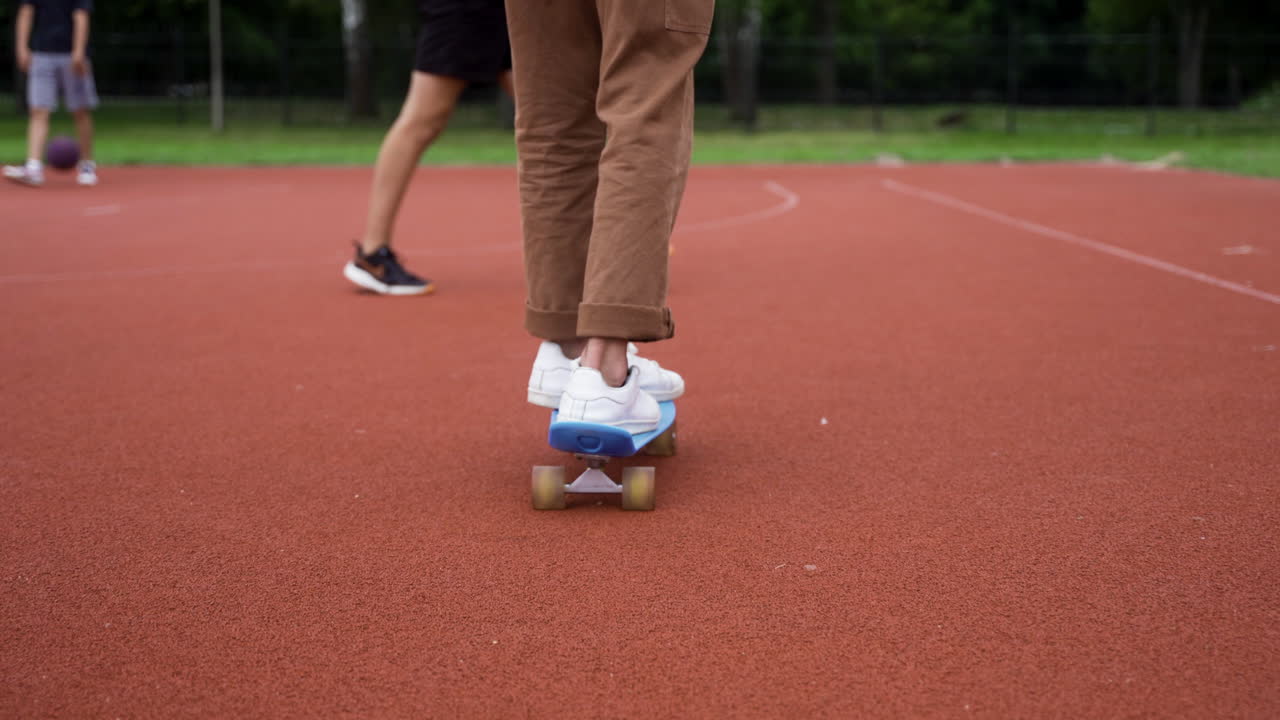 스케이트보드 에 있는 사람 의 클로즈업