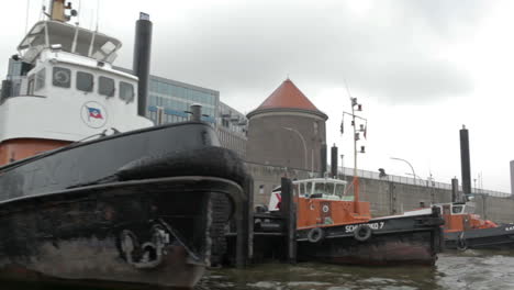 sail across the elbe river