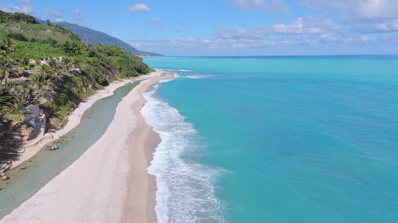 Praia de areia branca perfeita de Los Patos, República Dominicana - Aérea