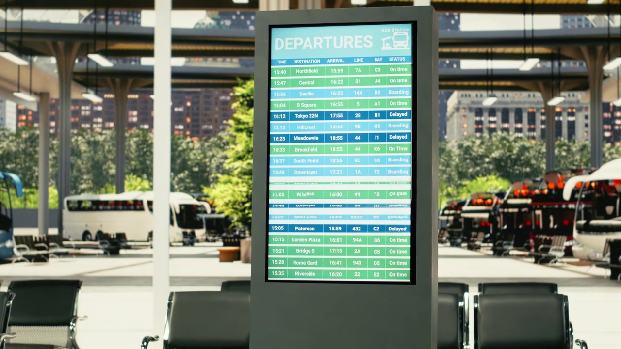 Stazione degli autobus urbana vuota con un moderno tabellone delle partenze illuminato.