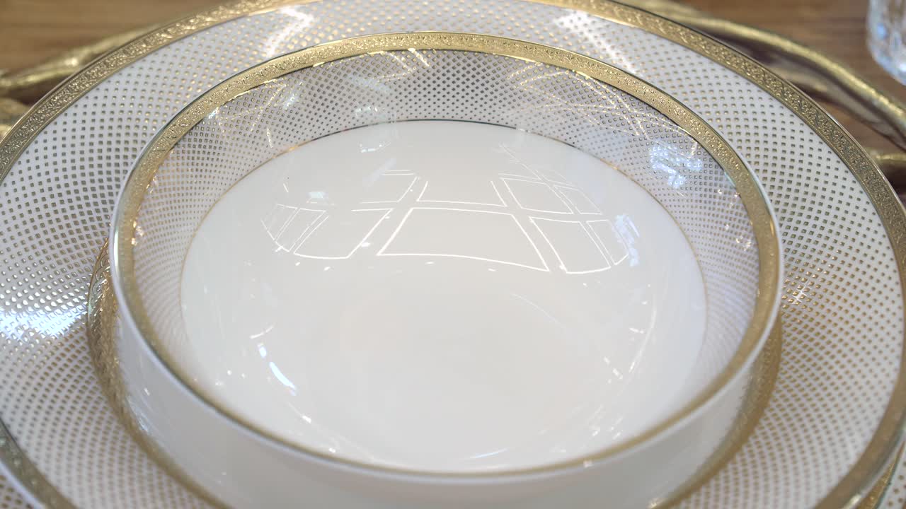 우아 한 색 과 금색 의 식구 세트