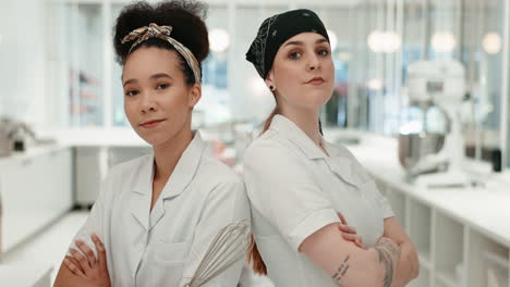 Team,-chef-and-women-with-arms-crossed-in-kitchen