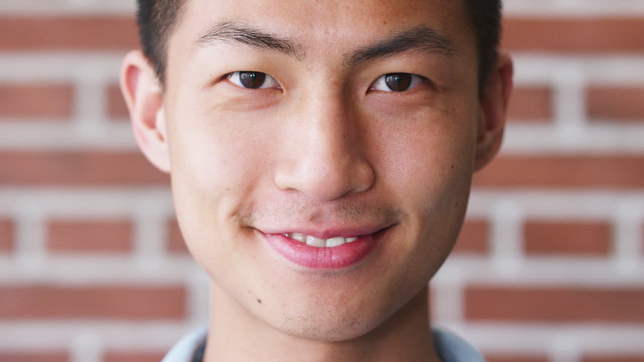 초상화, 미소와 싱가포르 아시아 남자 행복