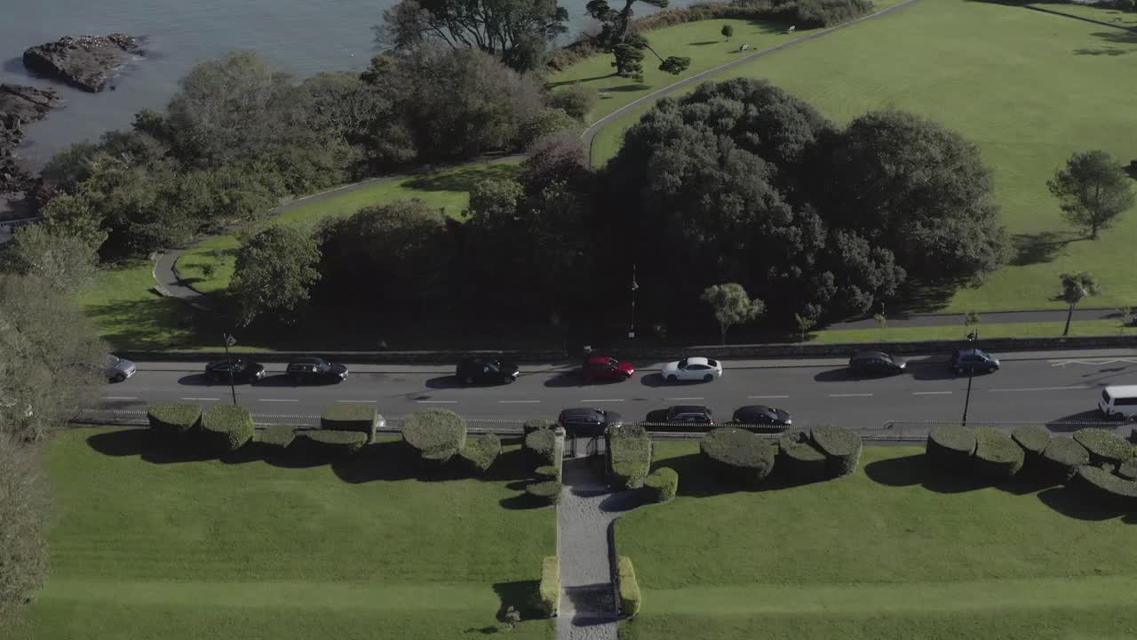 헤이븐 호텔과 던모어 이스트 파크 및 그 너머의 바다 위의 항공