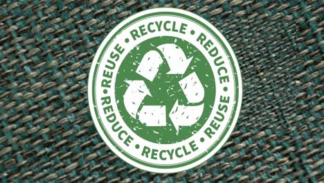 Animation-Der-Wiederverwendung,-Des-Recyclings,-Der-Reduzierung-Von-Text-Und-Logo-über-Wechselnden-Material--Und-Naturhintergründen