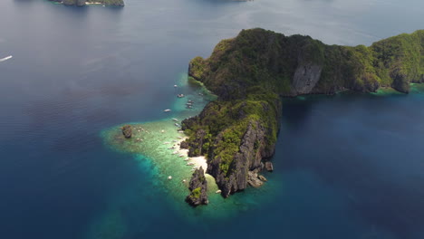 Bangka-boat-charters-to-a-beautiful-sandy-Philippine-island-beach