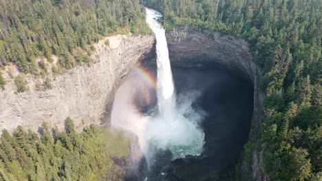 Powerful-Helmcken-Falls-plunging-into-the-Murtle-RIver-in-British-Columbia,-Canada