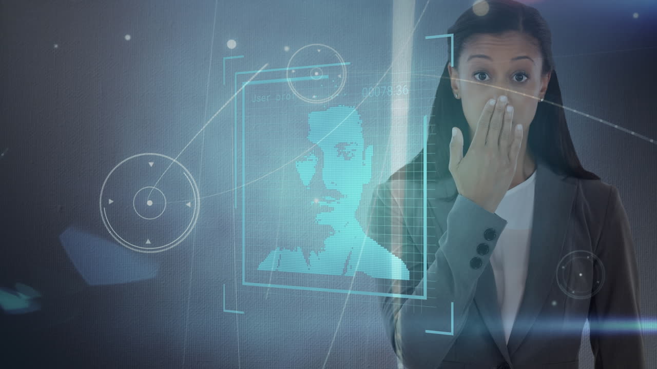 animación del procesamiento de datos sobre una mujer de negocios biracial