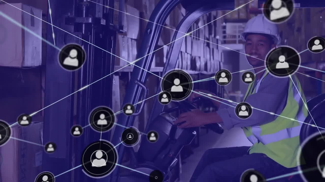 red de iconos de perfil contra un trabajador afroamericano que conduce un vehículo de carretilla elevadora en un almacén