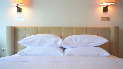 Double-stack-comfy-pillows-in-a-luxury-hotel