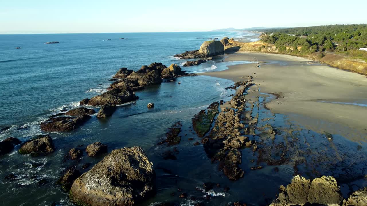 USA, OR, Yachats, Elephant Rock, 2024-11-29 - Drone view of Elephant Rock