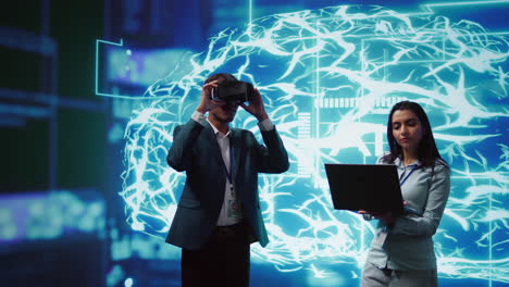 expertos que utilizan inteligencia artificial y tecnología de realidad virtual
