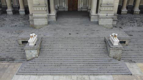 los escalones del palacio de justicia de perú