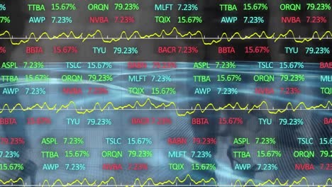 Animation-Der-Finanzdatenverarbeitung-über-Gehende-Geschäftsleute