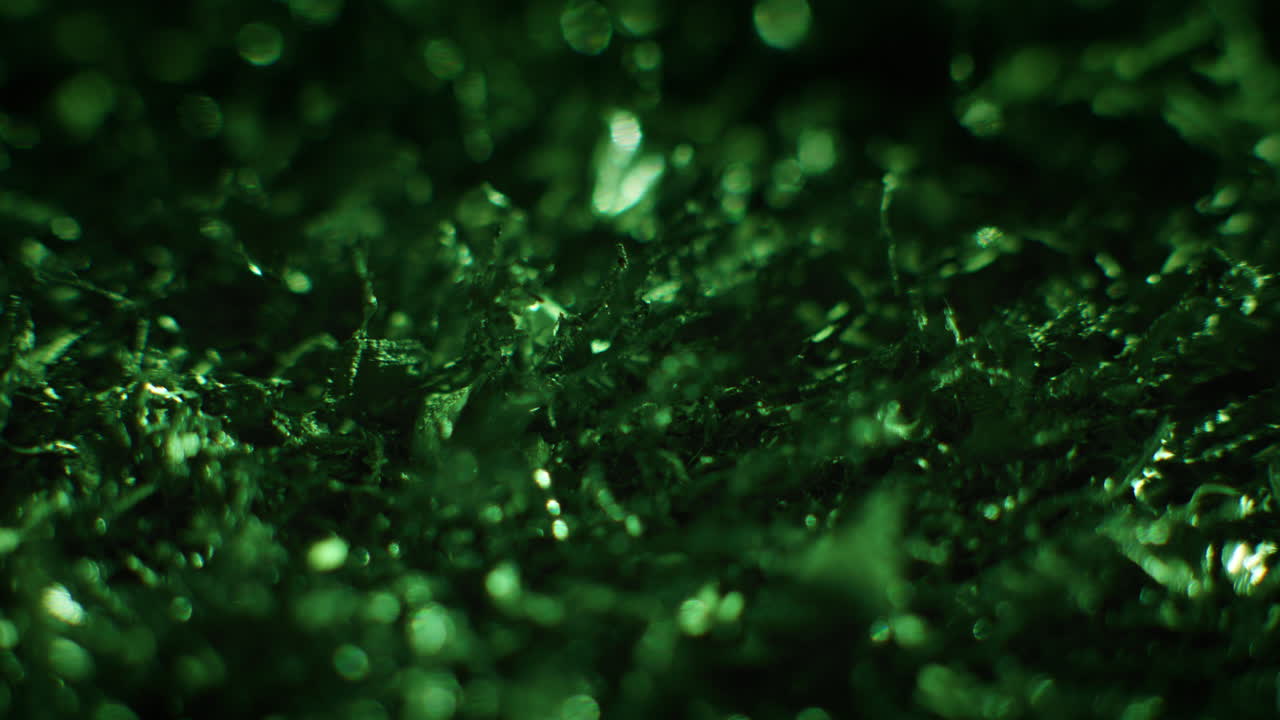 Emerald color metal fillings chaotic movement